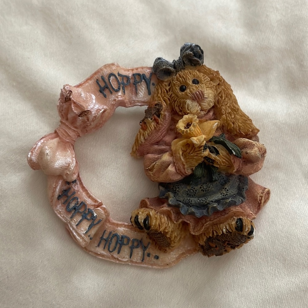 Boyds Bear “hoppy hoppy hoppy” Easter Pin